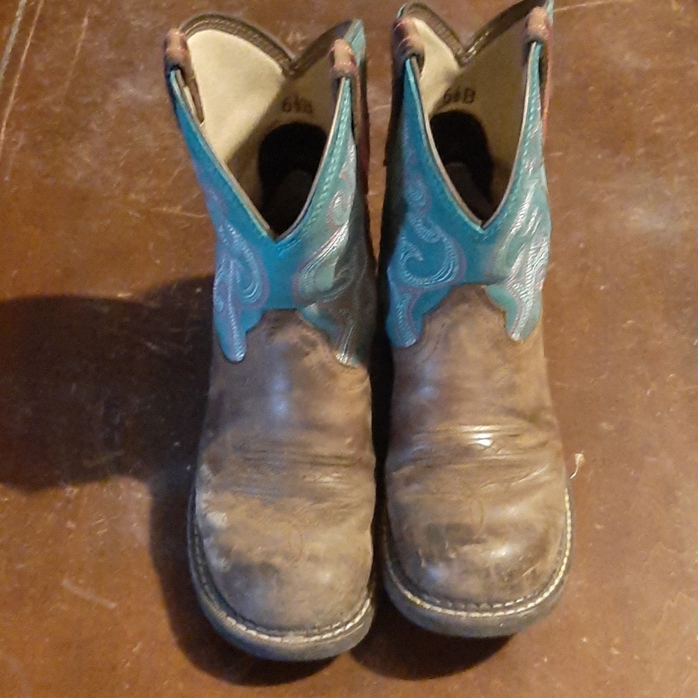 Round toe boots - Picture 2 of 2